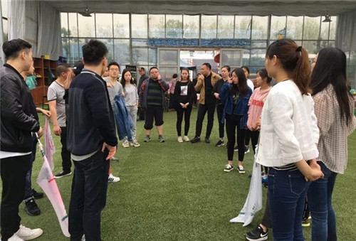 �Pʢ����F����ӨO��(zh��n)�澳���ƵZͬ�У�