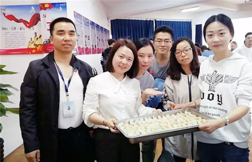 �Pʢ����F����ӨO��(zh��n)�澳���ƵZͬ�У�