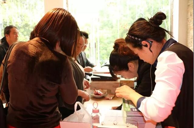 ���Լ�����ϯ˯�߹�|(zh��)�Pʢ�Ҽ������(hu��)���f����˯�������x��