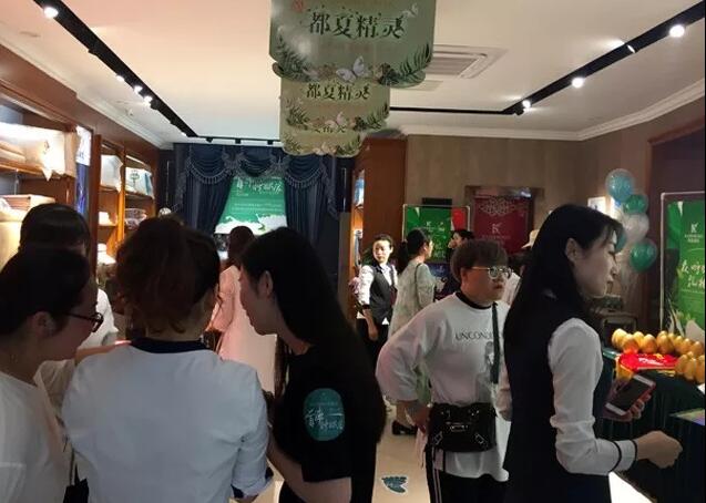 ���Լ�����ϯ˯�߹�|(zh��)�Pʢ�Ҽ������(hu��)���f����˯�������x��