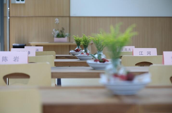 ����Ȼ���ؾ�����������һ��(ch��ng)���ӵİl(f��)����(hu��)