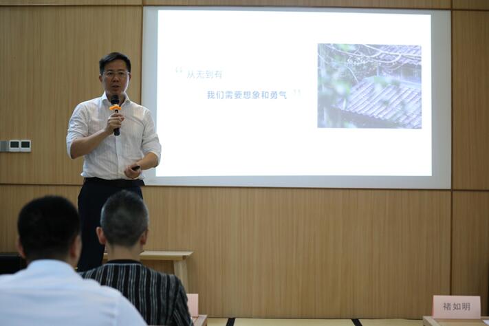 ����Ȼ���ؾ�����������һ��(ch��ng)���ӵİl(f��)����(hu��)