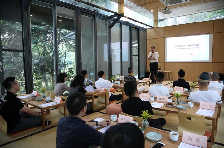 ����Ȼ���ؾ�����������һ��(ch��ng)���ӵİl(f��)����(hu��)