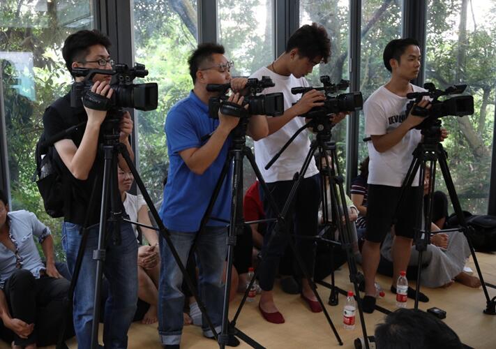 ����Ȼ���ؾ�����������һ��(ch��ng)���ӵİl(f��)����(hu��)