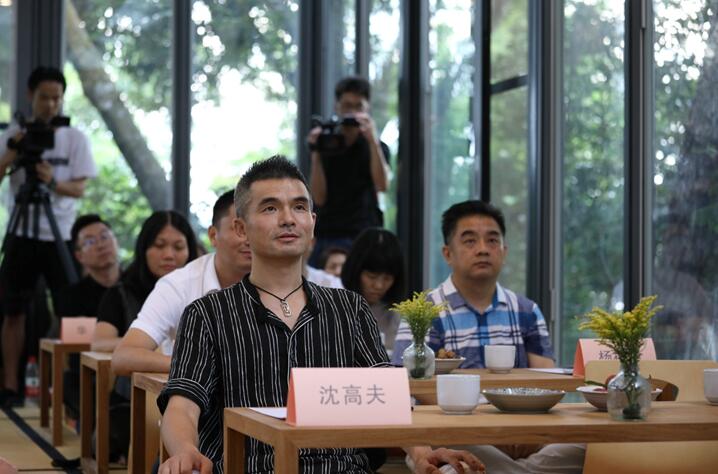 ����Ȼ���ؾ�����������һ��(ch��ng)���ӵİl(f��)����(hu��)