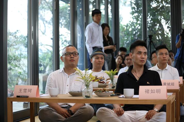 ����Ȼ���ؾ�����������һ��(ch��ng)���ӵİl(f��)����(hu��)