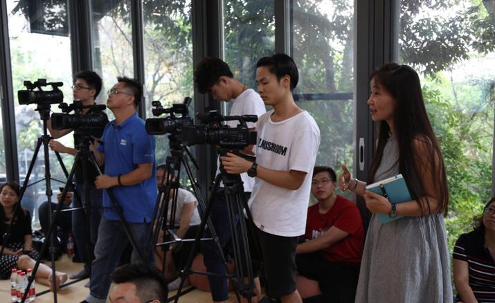 ����Ȼ���ؾ�����������һ��(ch��ng)���ӵİl(f��)����(hu��)