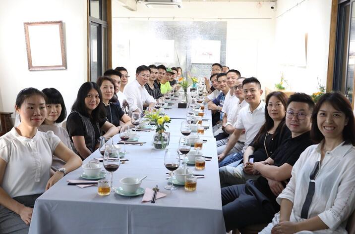 ����Ȼ���ؾ��������һ��(ch��ng)���ӵİl(f��)����(hu��)