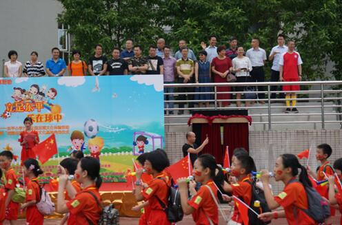 ˯�����Ҽ������L��ϯ�|ƽС�W(xu��)��һ���������Ļ��w���