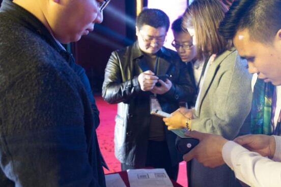 ���B͸īˮ����Q��(sh��)�aӡ����¶�ס����������������ʹ�c