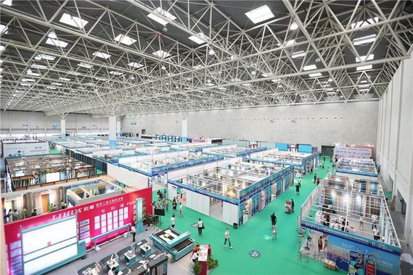 ���ƽz·��ӿƷ����ӭ�ںϡ�����չ--2020�򴰺���ˇչ�_Ļ