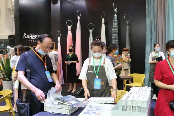 ���ƽz·��ӿƷ����ӭ�ںϡ�����չ--2020�򴰺���ˇչ�_Ļ